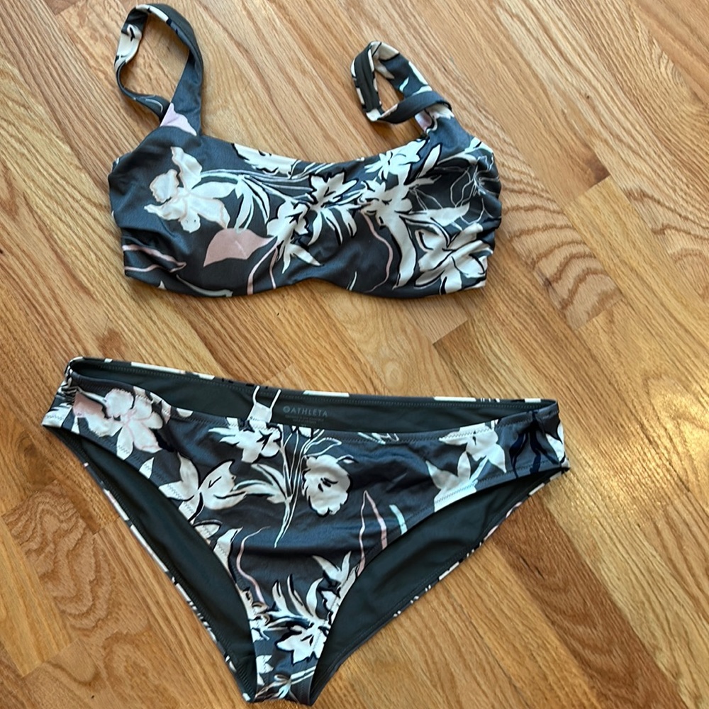 Great condition athleta bikini top and bottom!